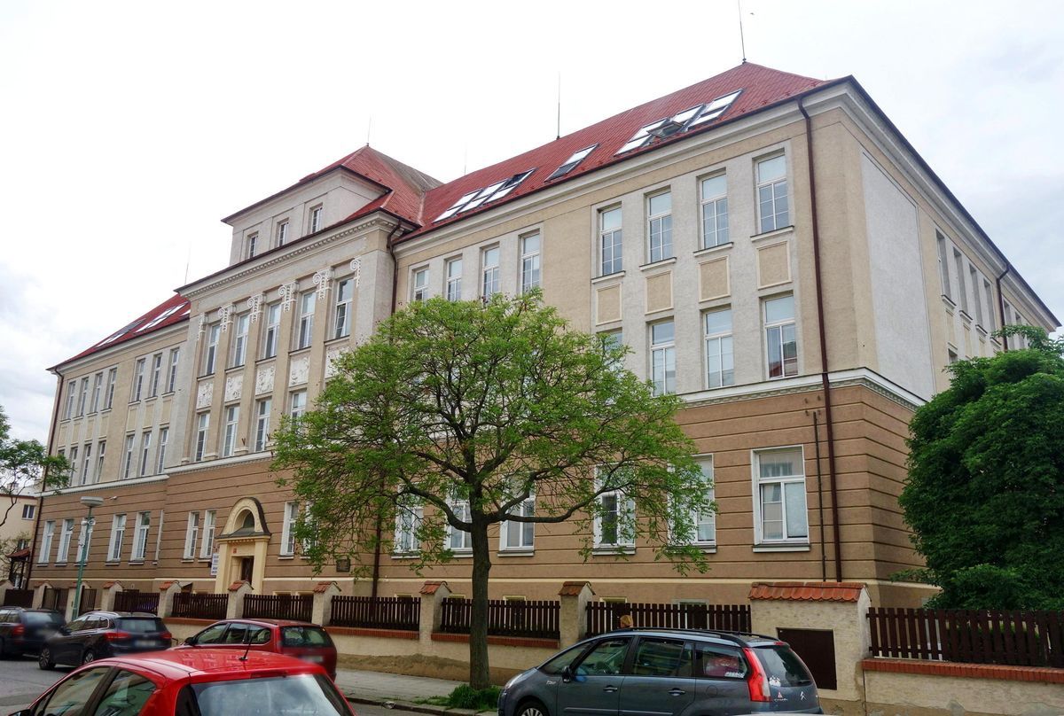 FZŠ Hálkova-budova